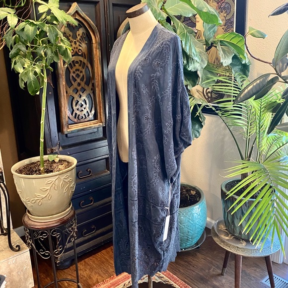 Young Fabulous & Broke Keiko Black Sand Kimono - Picture 4 of 11